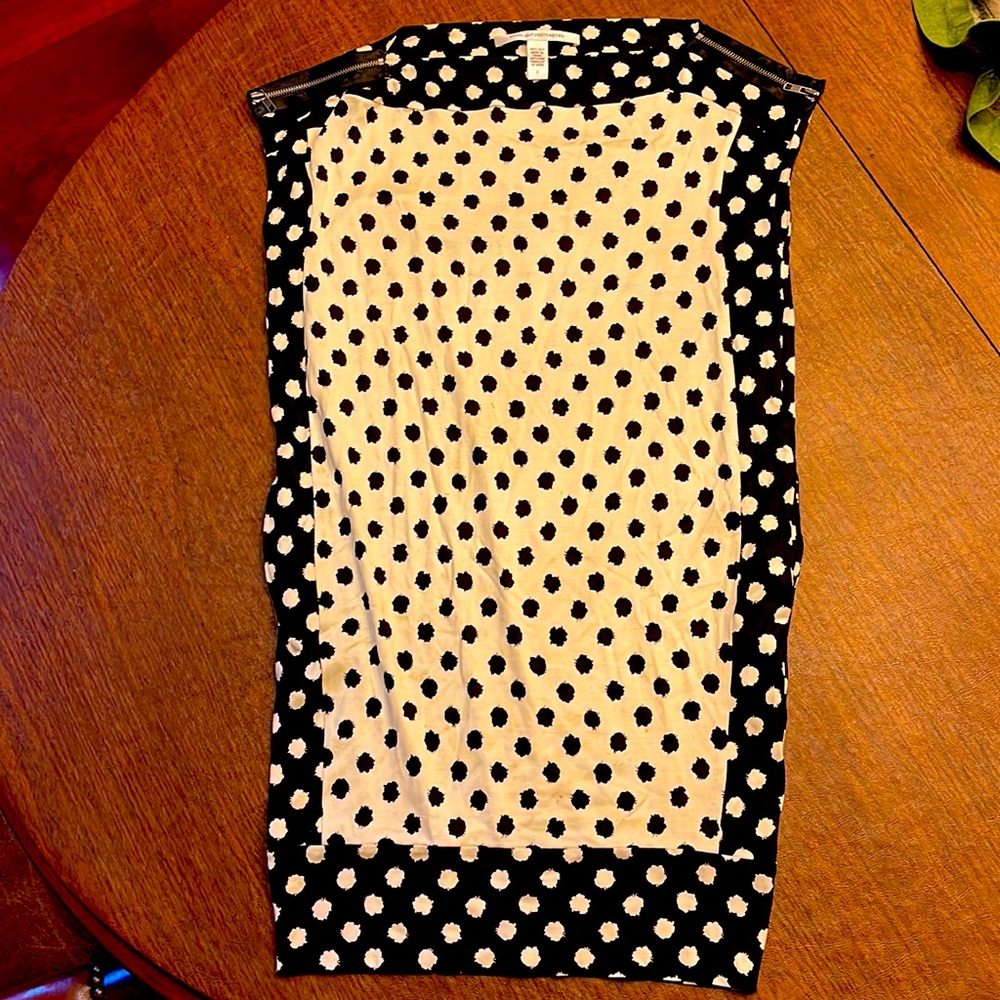 Diane von Furstenberg straight line dress . Size 2, 100% silk. Lightly worn